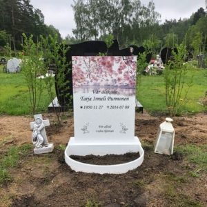 Installed Peaceyard® customer headstone, model Ada. Material color Glacier White with bleed print image and options standard base with round planter Picture of Installed customer headstone, Glacier White Peaceyard® Ada