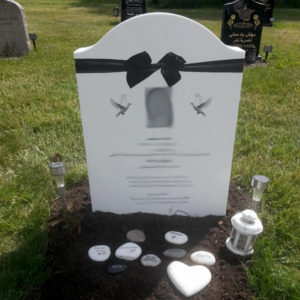 picture of installed peaceyard gravestone, model cora in glacier white color