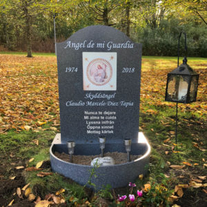 picture of installed peaceyard gravestone, model cora in midnight color with standard base and round planter