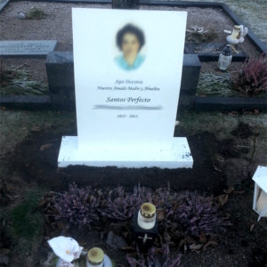picture of installed peaceyard gravestone, model kitty in glacier white color with standard base