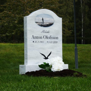picture of installed peaceyard horizontal gravestone, model ada in everest color with customer graphics