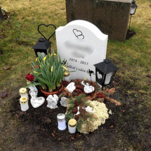 picture of installed peaceyard upright gravestone, model cora in everest material with customer graphics