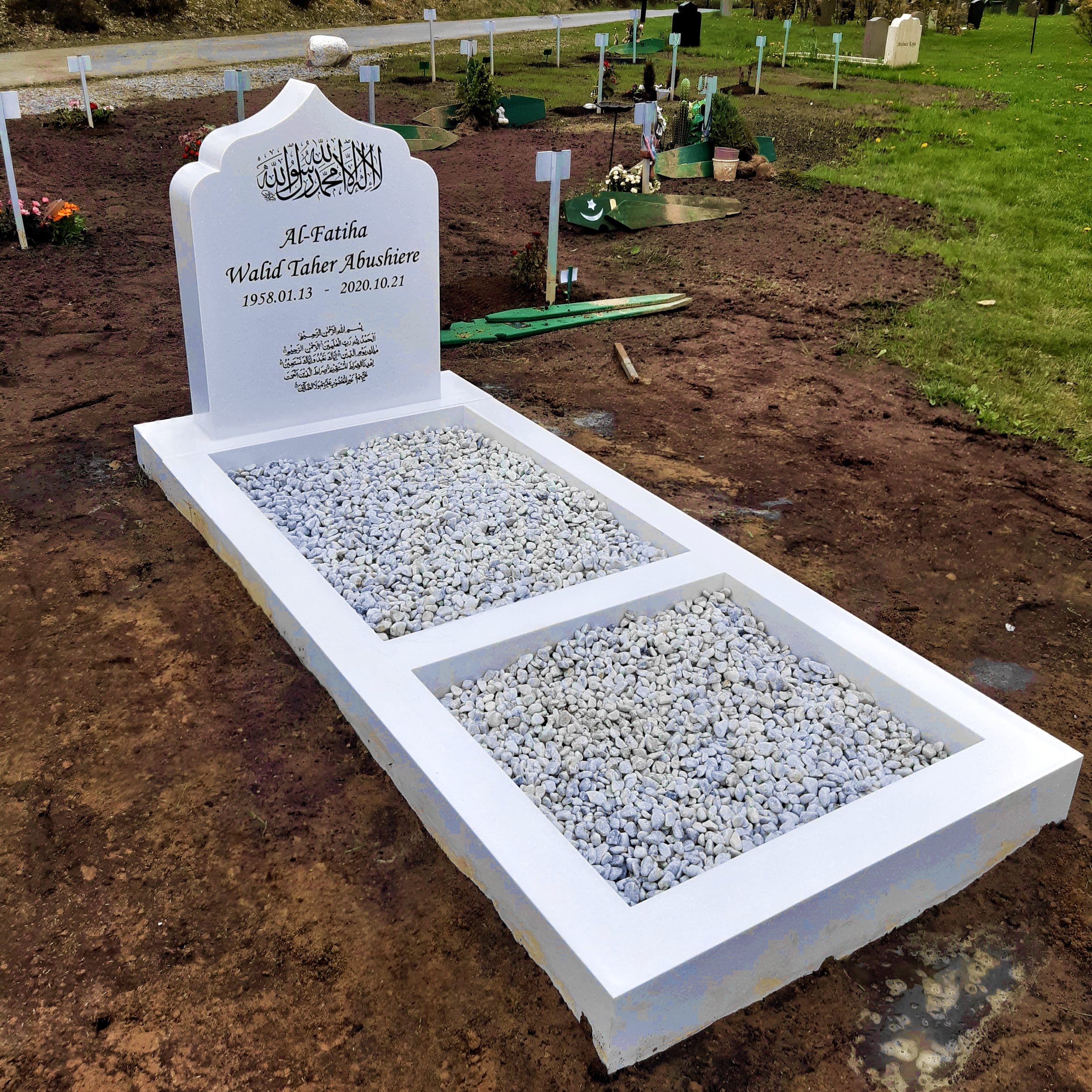 picture of installed peaceyard upright gravestone, model arwa in glacier white material with customer graphics