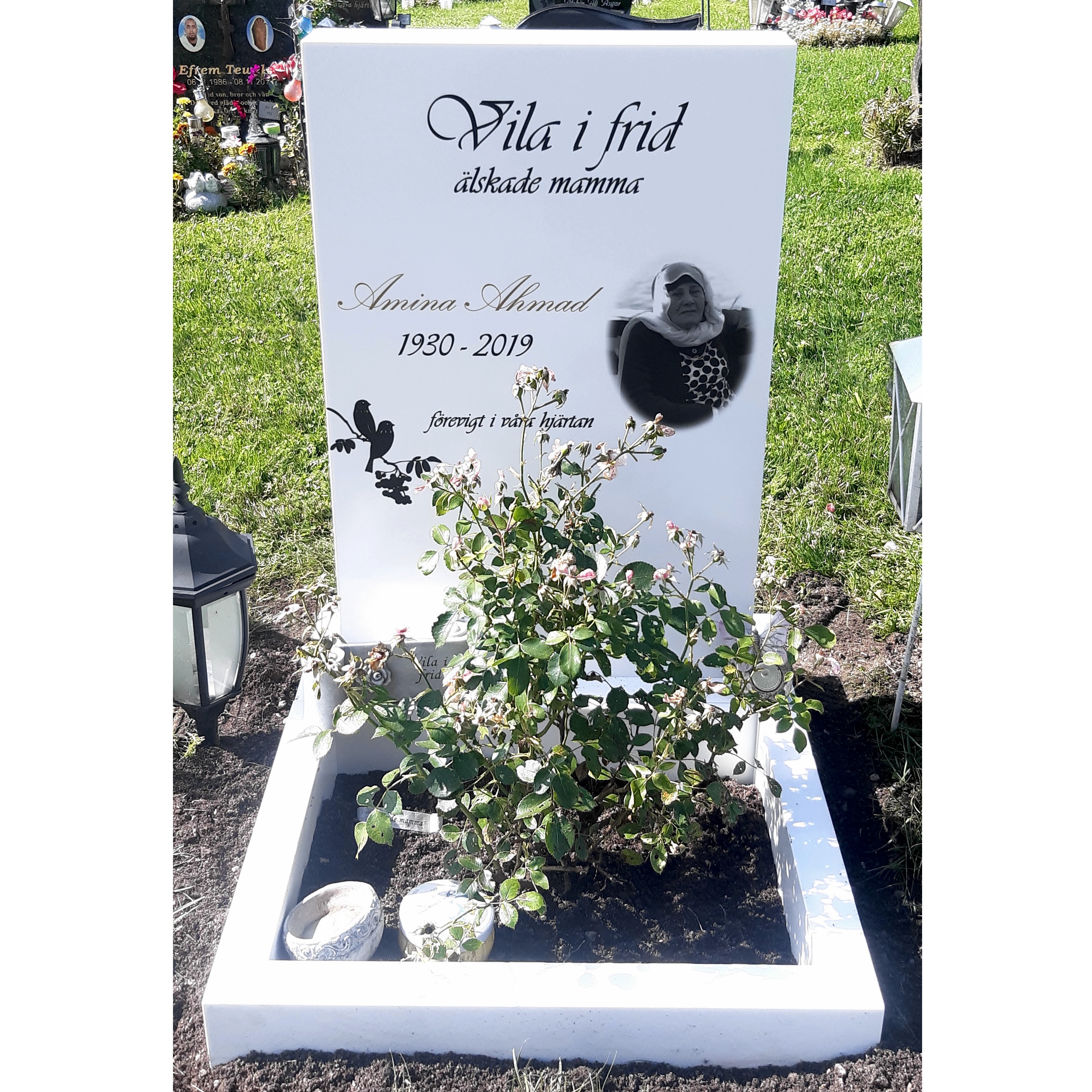 picture of installed peaceyard upright gravestone, Ada in Glacier White material with customer graphics