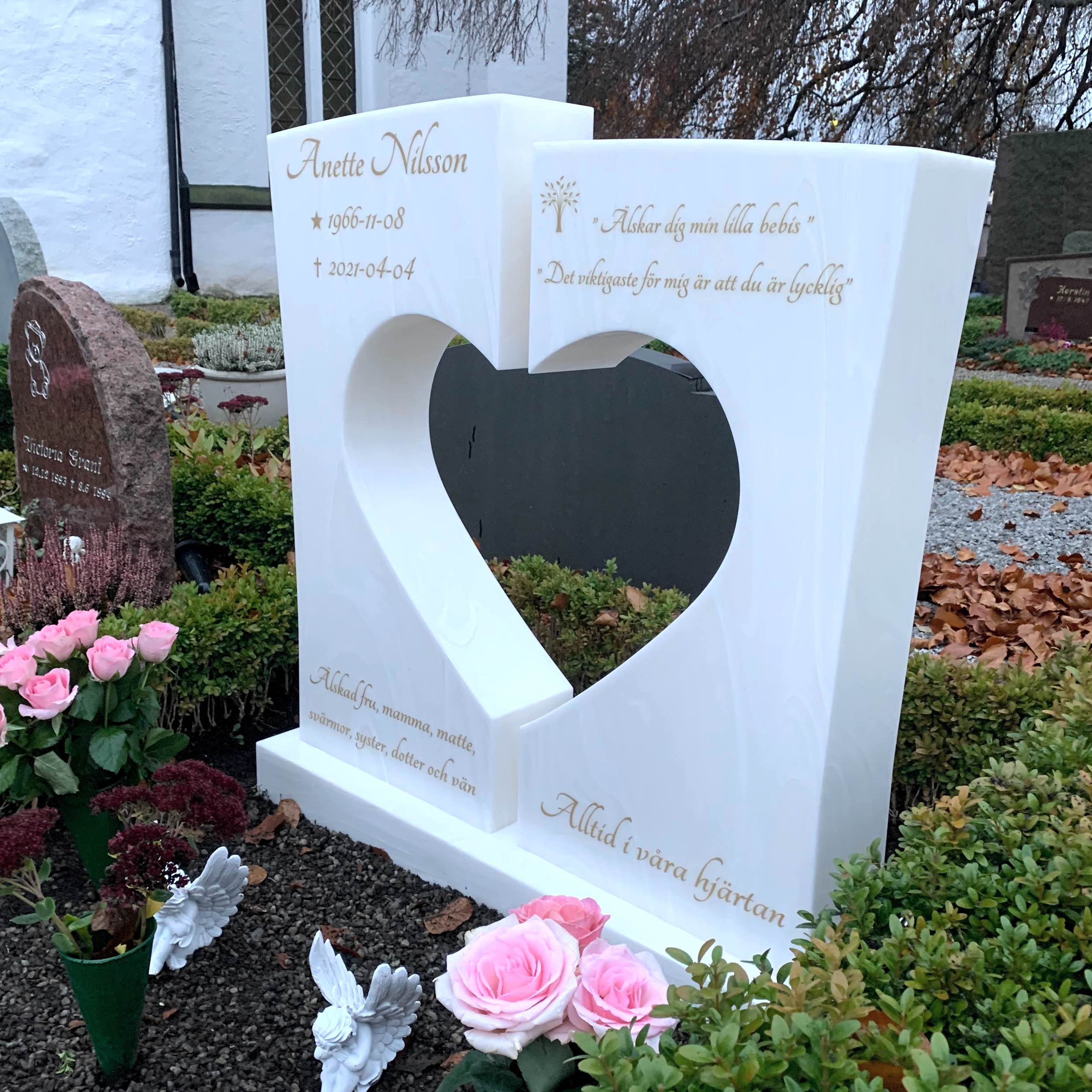 picture of installed peaceyard upright gravestone, Josephine in Night Sky material with customer graphics