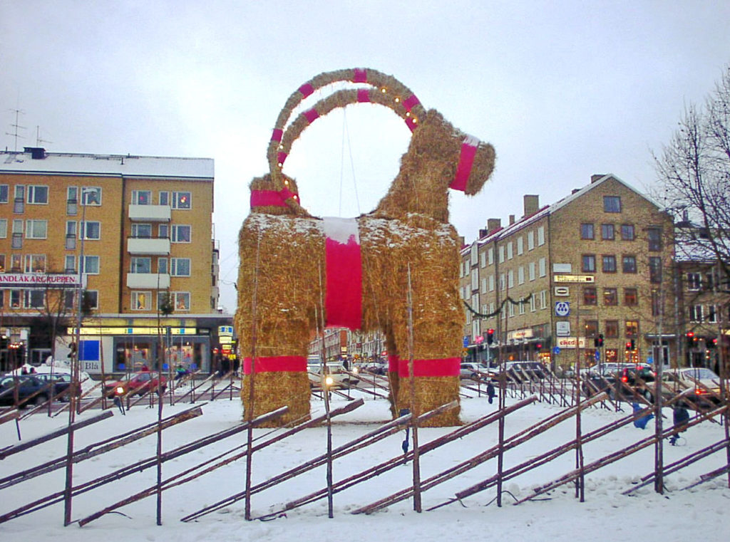 Julbocken i Gävle, bilden tagen 2003 innan bocken brändes ner