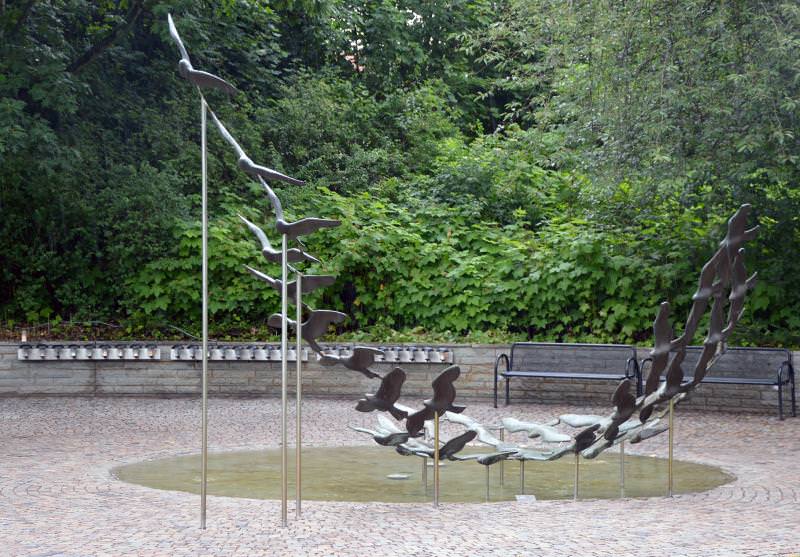 Fosie Kyrkogård i Malmö - staty - färden