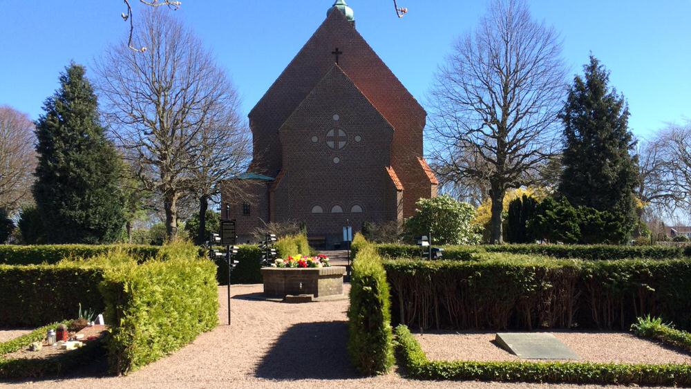 Pålsjö kyrka och kyrkogård i Halmstad